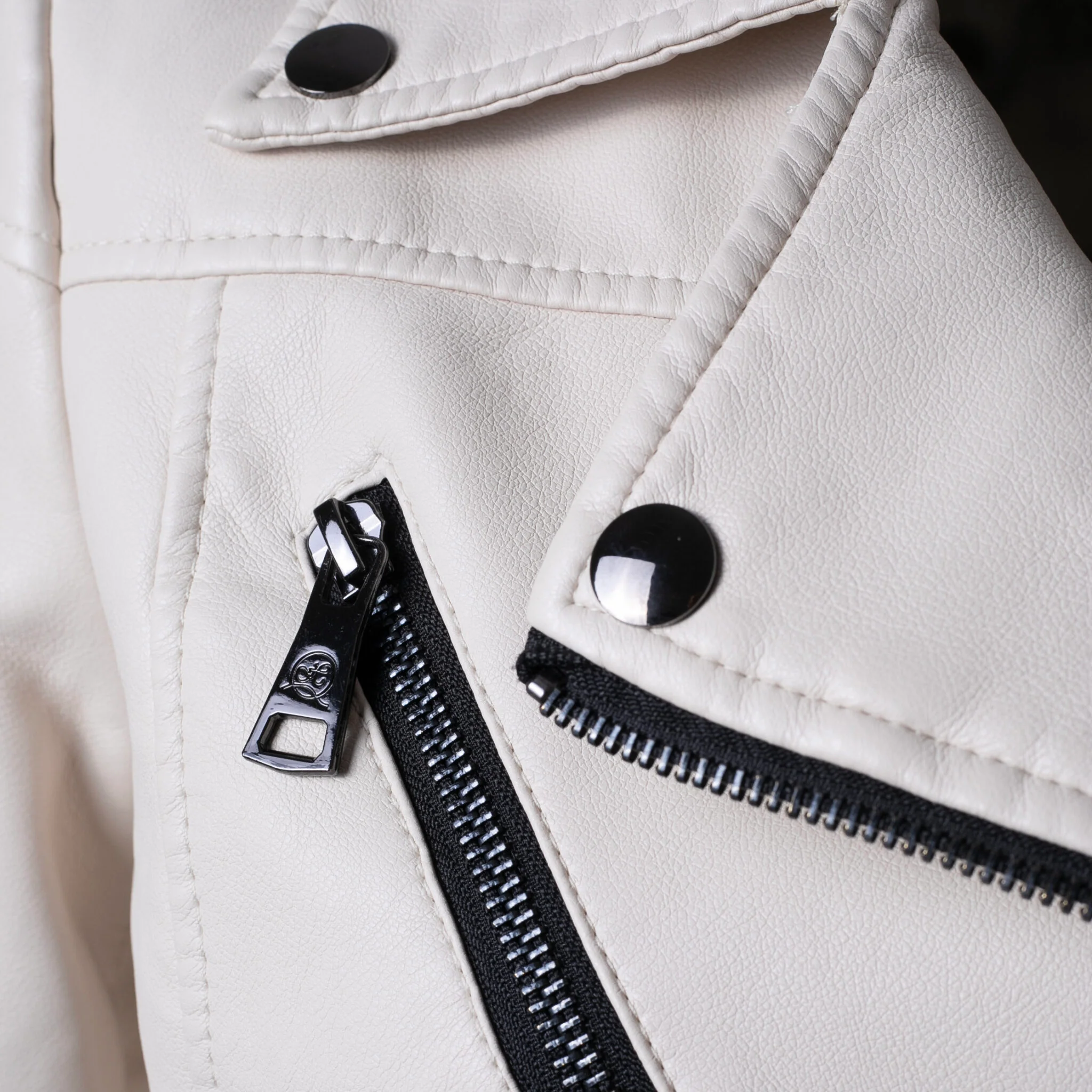 Giacca biker ecopelle con zip asimmetrica Y3005 - Image 5