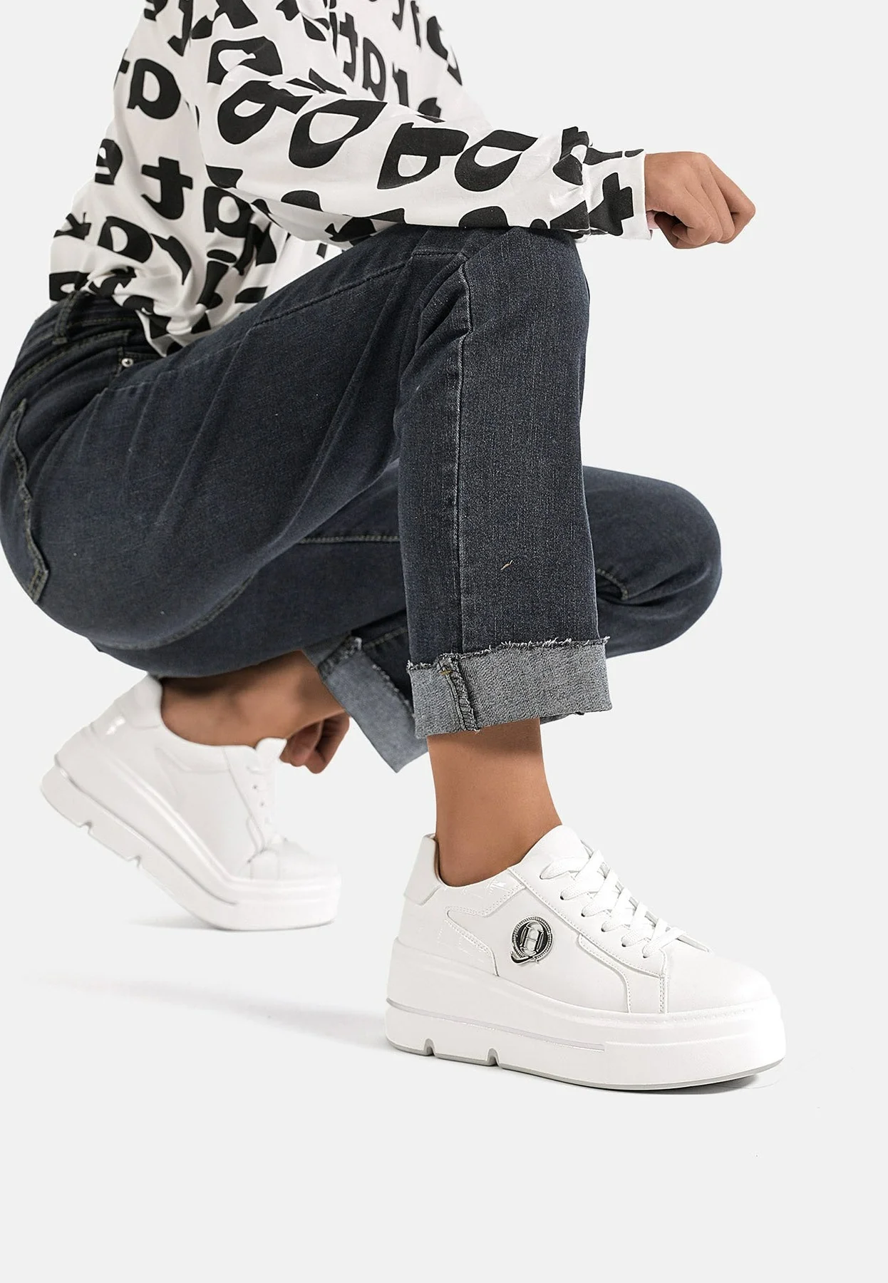 Sneakers con trama brandizzata e dettagli metallici X30-12 - Image 9