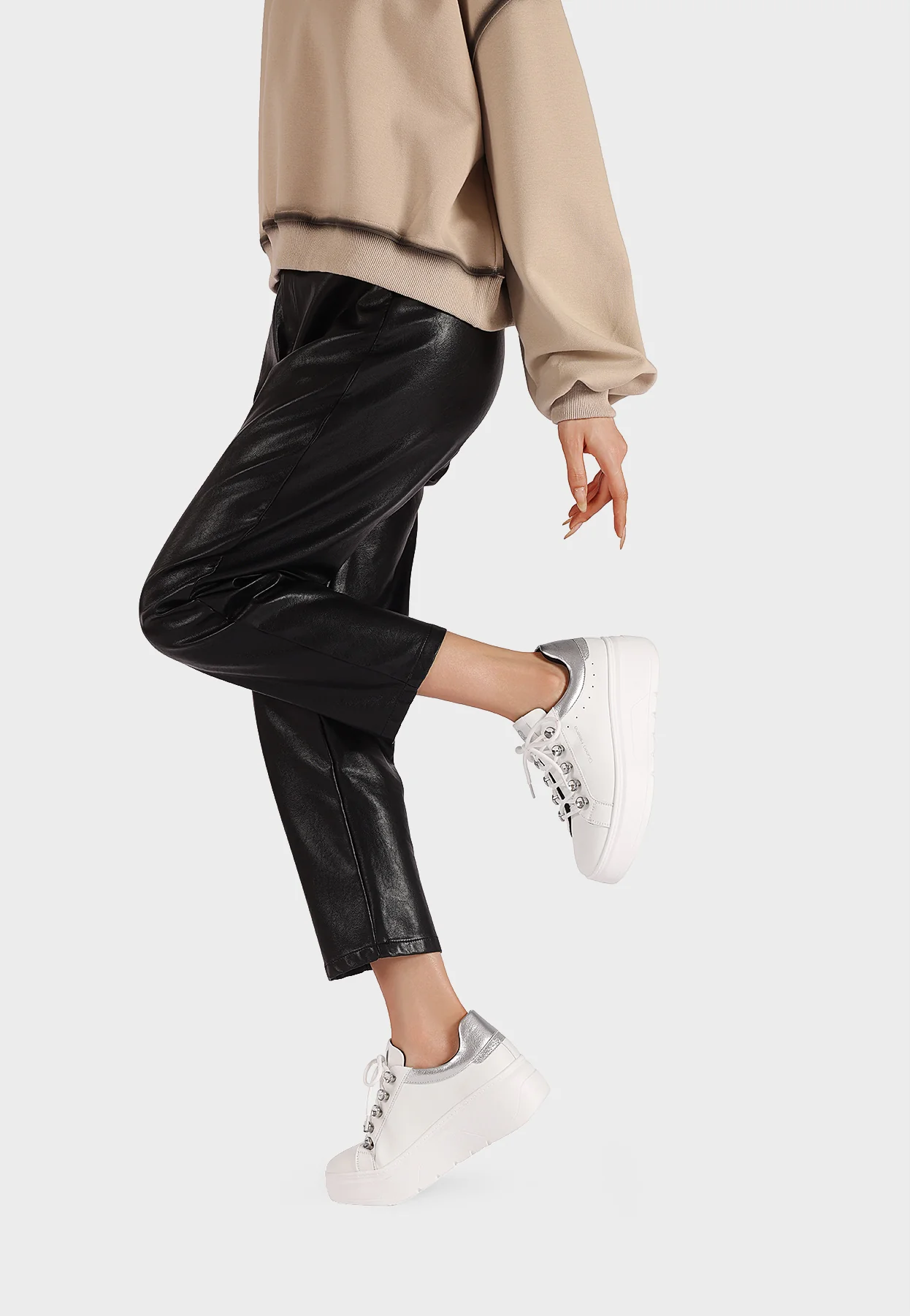 Sneakers da donna bianche platform con dettagli neri X33-12 - Image 14