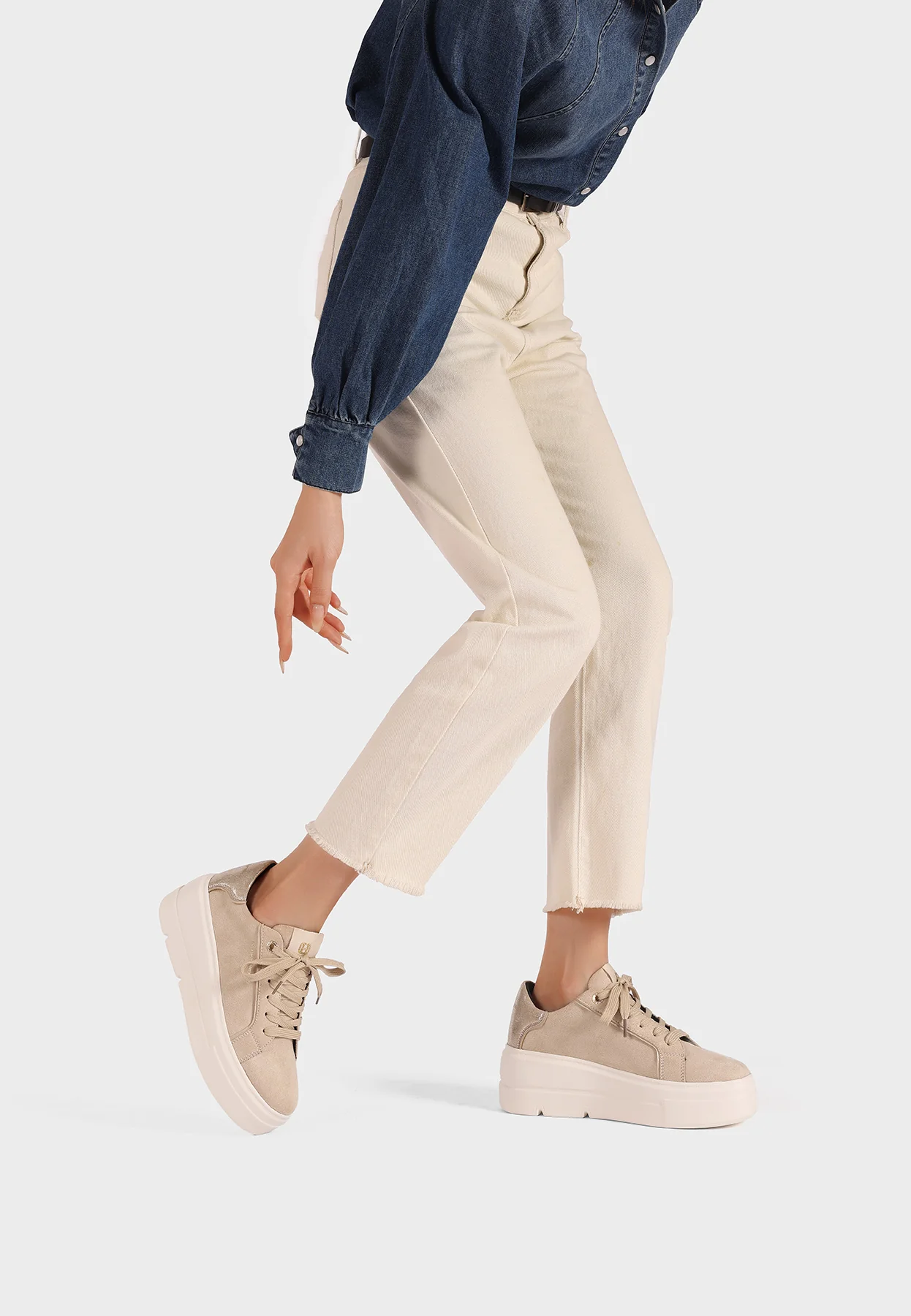 Sneakers con dettagli metallizzati X33-9