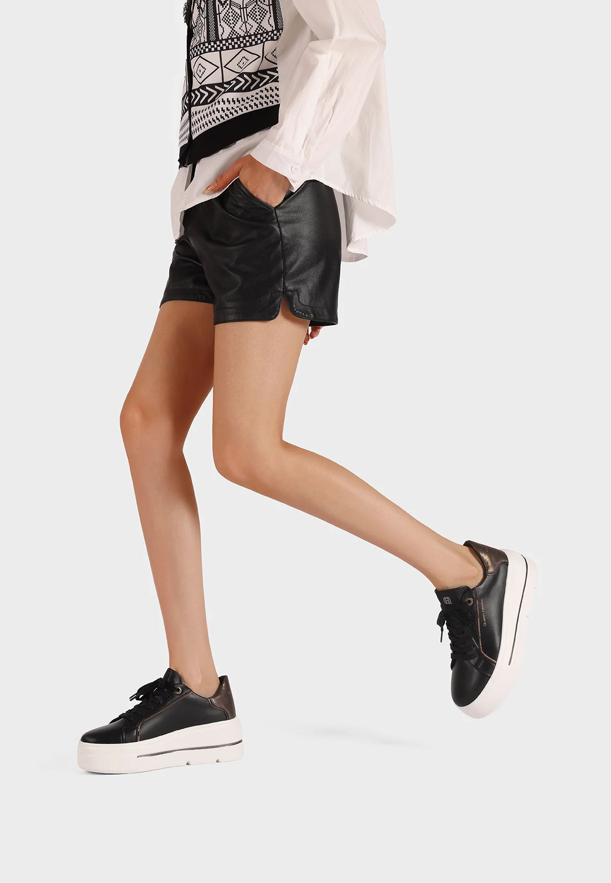 Sneakers con dettagli metallizzati X33-9 - Image 14